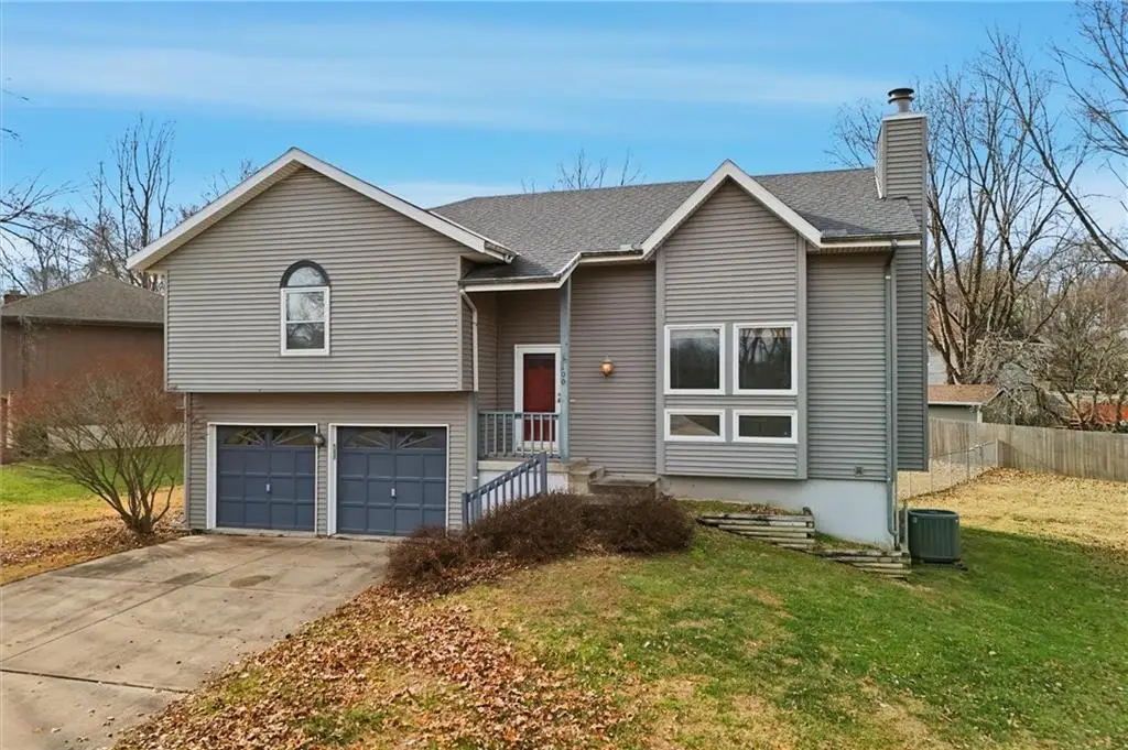 100 Lakeland Drive, Smithville, MO 64089 - Image #1