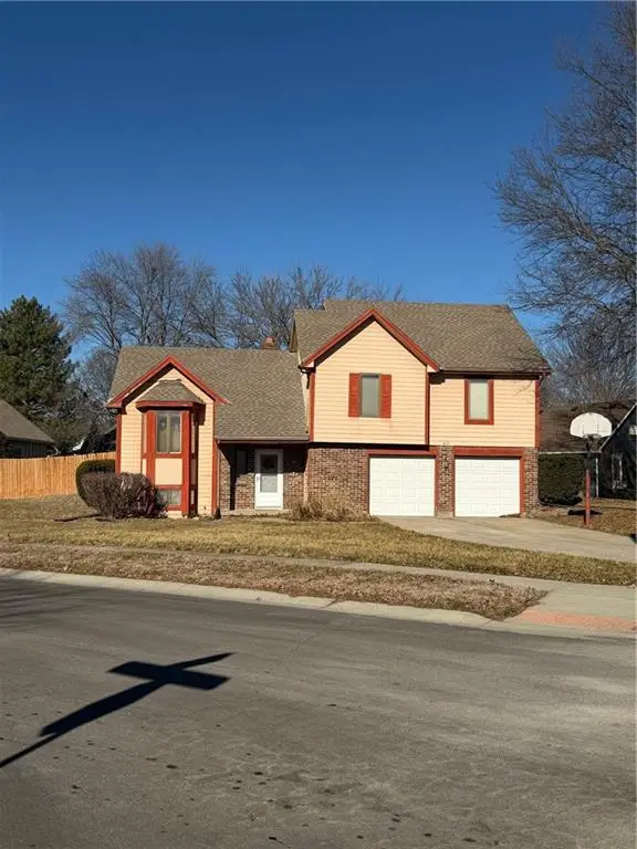 412 Deerfield Court, Lee's Summit, MO 64086