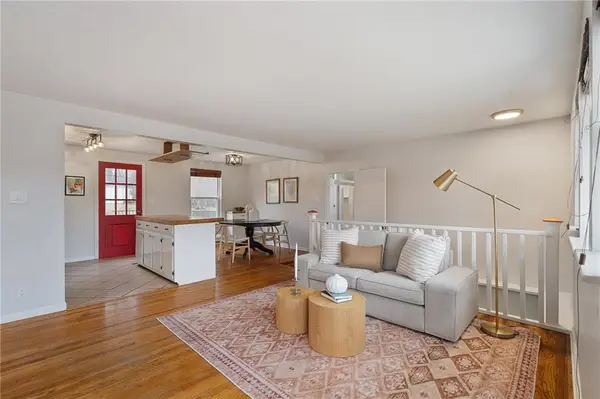 8656 Sleepy Hollow Road, Kansas City, MO 64114