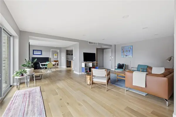 310 W 49th Street #805, Kansas City, MO 64112