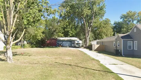 1003 NW B Street, Blue Springs, MO 64015