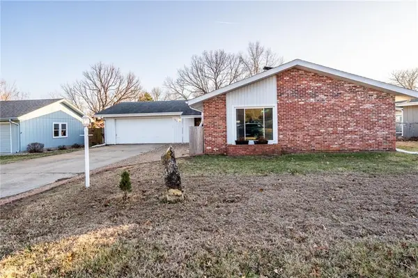 925 W 27th Terrace, Lawrence, KS 66046