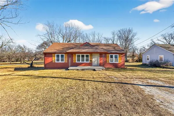 403 SE Howard Avenue, Lee's Summit, MO 64063