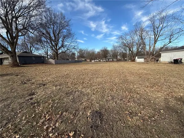 1902 W Main Street, Greenwood, MO 64034