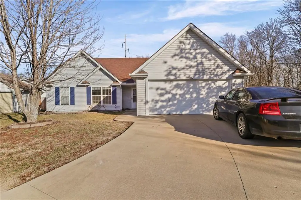 1007 SW Blue Branch Drive, Grain Valley, MO 64029 - Image #1