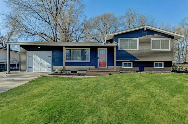 6208 N Woodland Avenue, Gladstone, MO 64118