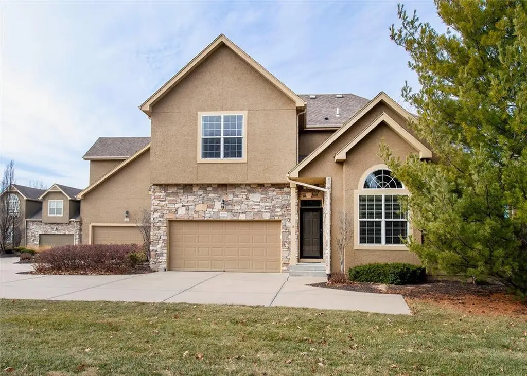 16910 S Bradley Drive, Olathe, KS 66062 - Image #1