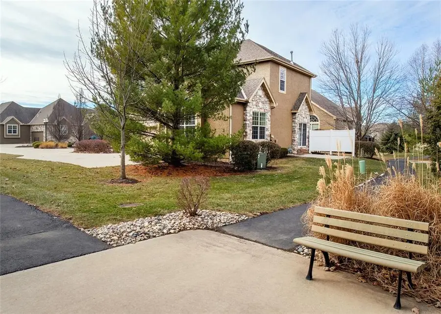 16910 S Bradley Drive, Olathe, KS 66062 - Image #3