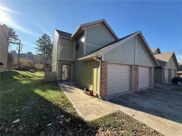 249 Pinetree Lane, Lee's Summit, MO 64063