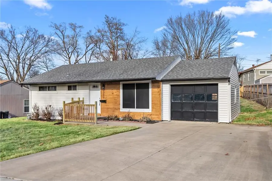 302 Lake Drive, Belton, MO 64012 - Image #2