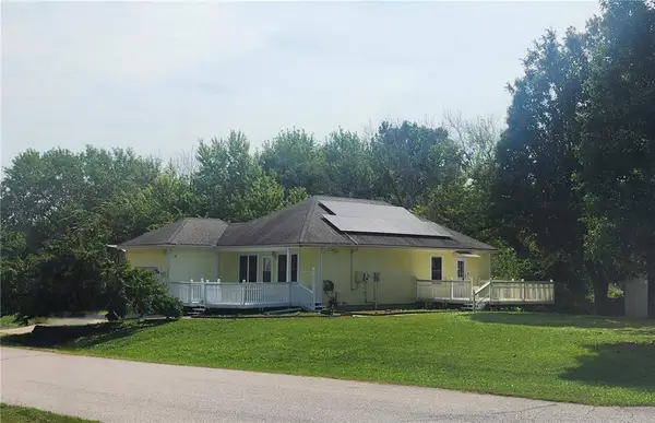 202 E Mcgaughy Street, Hamilton, MO 64644