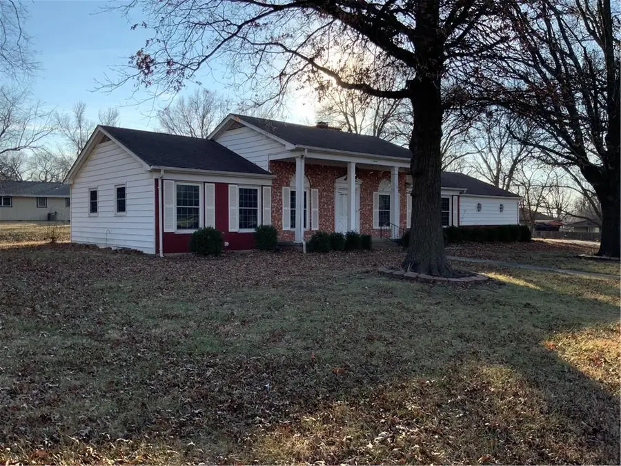 7 W Garfield Street, Iola, KS 66749 - Image #3