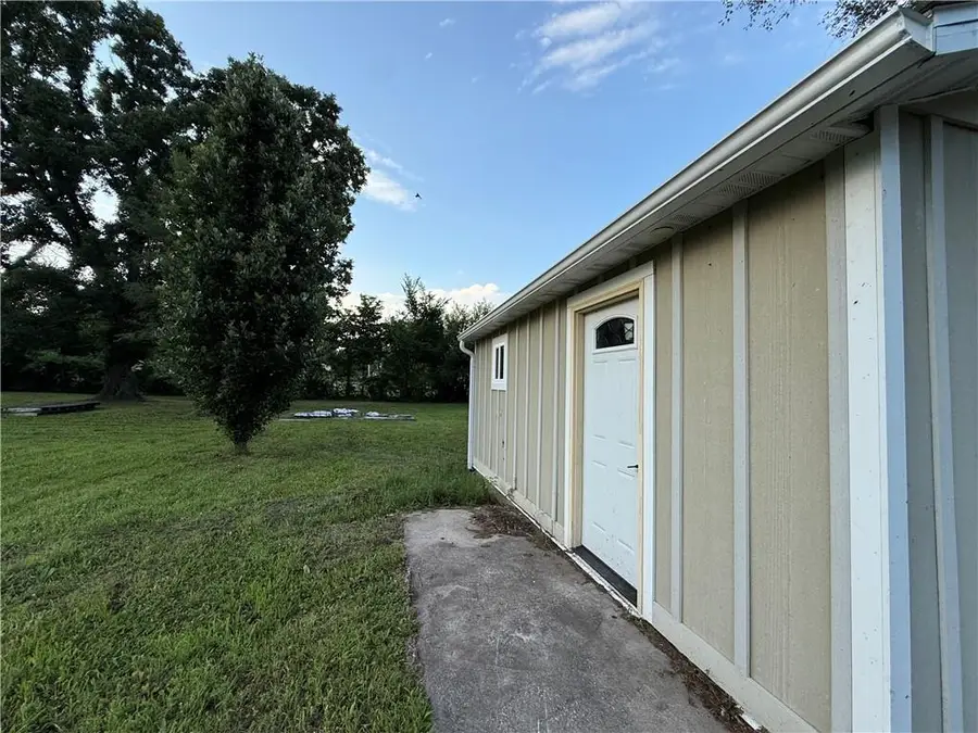 523 Howard Street E, Sedalia, MO 65301 - Image #2