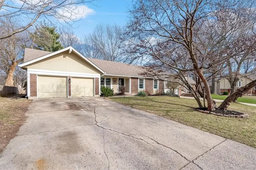 405 NE Dogwood Lane, Lees Summit, MO 64086 - #2