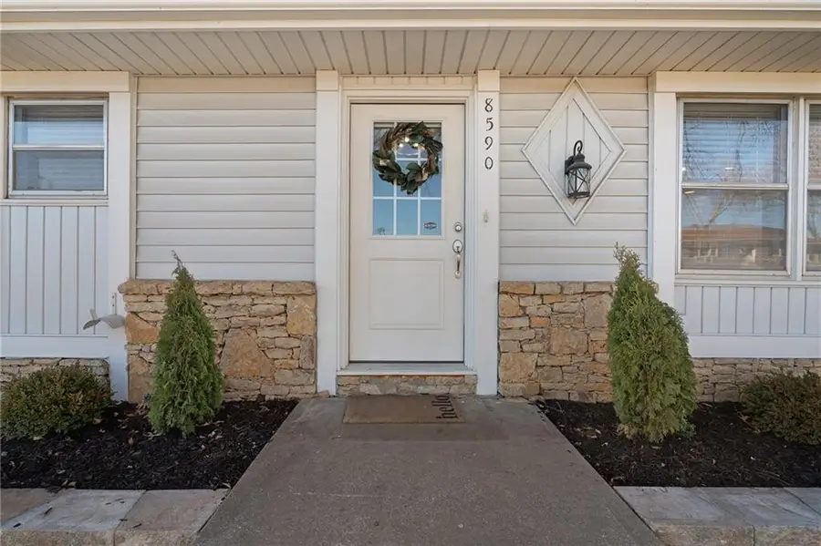 8590 Wycoff Drive, De Soto, KS 66018 - Image #2