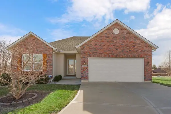 1127 SW Hoke Court, Lee's Summit, MO 64081