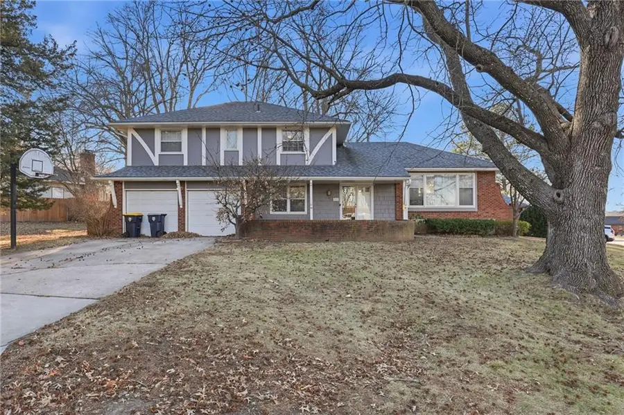 107 W 104th Street, Kansas City, MO 64114 - #2