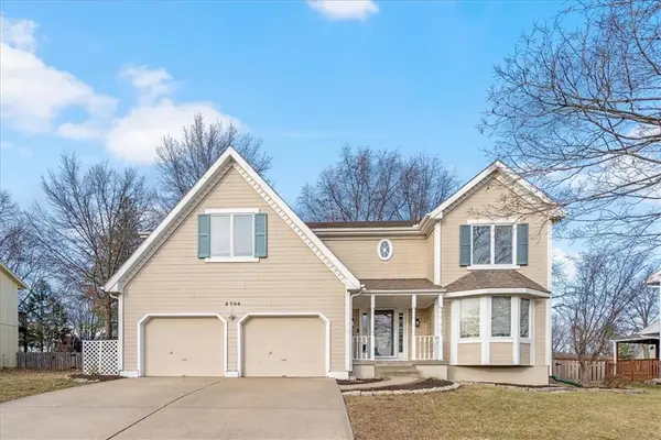 2704 NW Bent Tree Circle, Lee's Summit, MO 64081