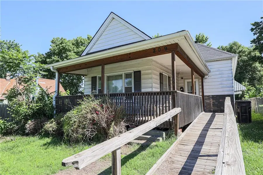 209 W Nebraska Avenue, Saint Joseph, MO 64504 - Image #2