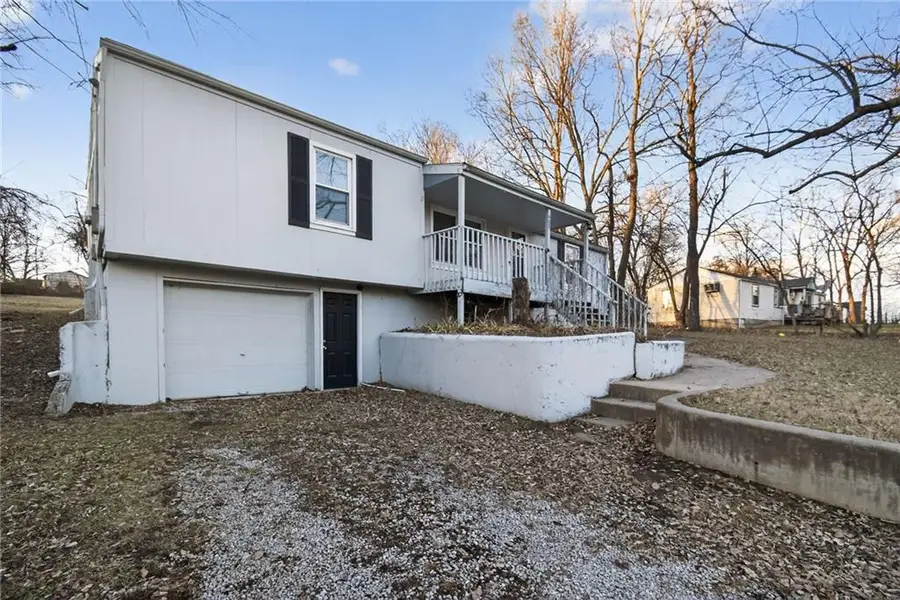 405 S Bellemere Road, Blue Springs, MO 64015 - Image #2