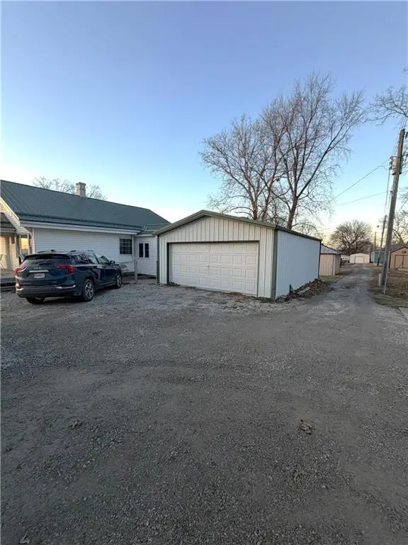 201 E Mcpherson Street, Hopkins, MO 64461 - Image #2