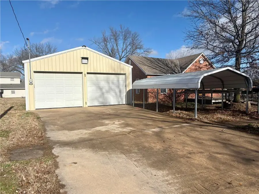 420 E 12th Street, Chanute, KS 66720 - Image #2