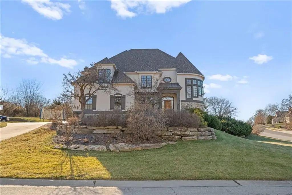 8143 NW Spruce Court, Parkville, MO 64152 - Image #1