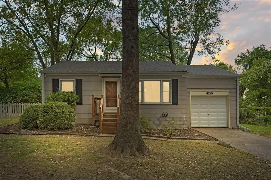 9508 Mcgee Street, Kansas City, MO 64114 - Image #2