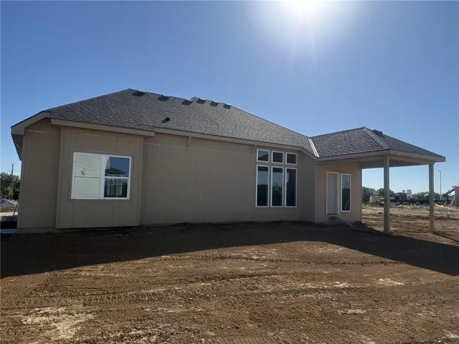 9008 N Poplar Avenue, Kansas City, MO 64156 - Image #2