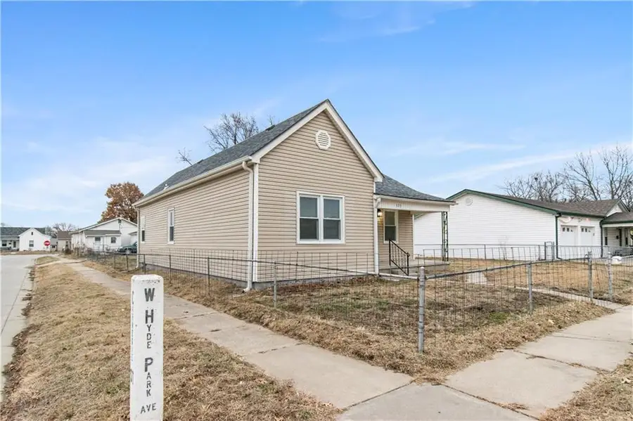 323 W Hyde Park Avenue, Saint Joseph, MO 64504 - Image #3