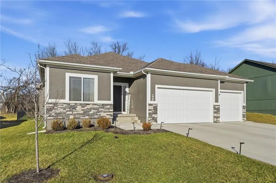 902 NW Crestwood Drive, Grain Valley, MO 64029 - Image #2