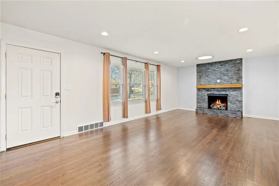 9705 Madison Avenue, Kansas City, MO 64114 - Image #3