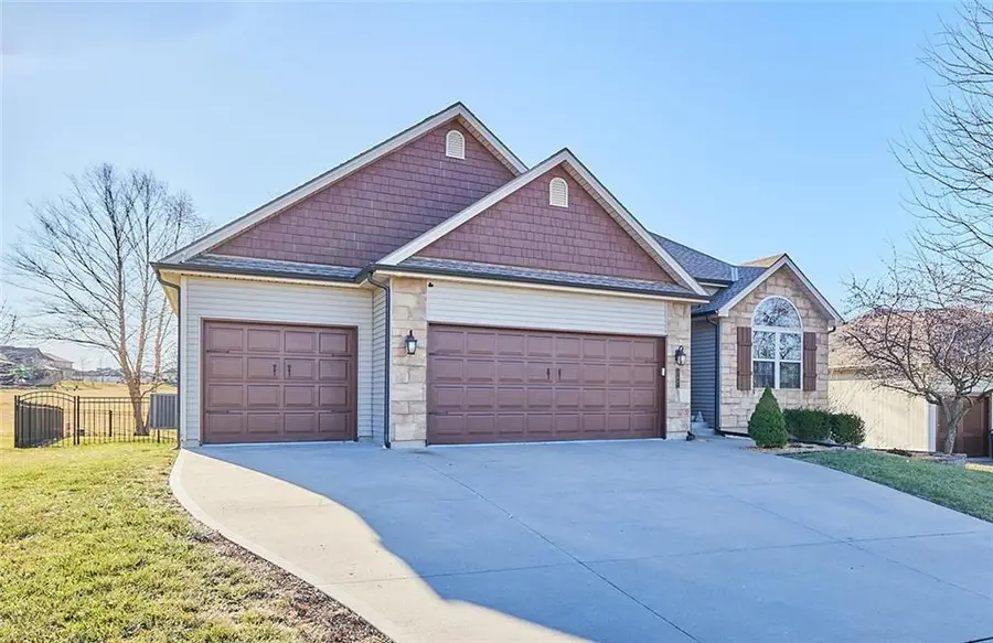 707 Tomahawk Court, Smithville, MO 64089 - Image #2
