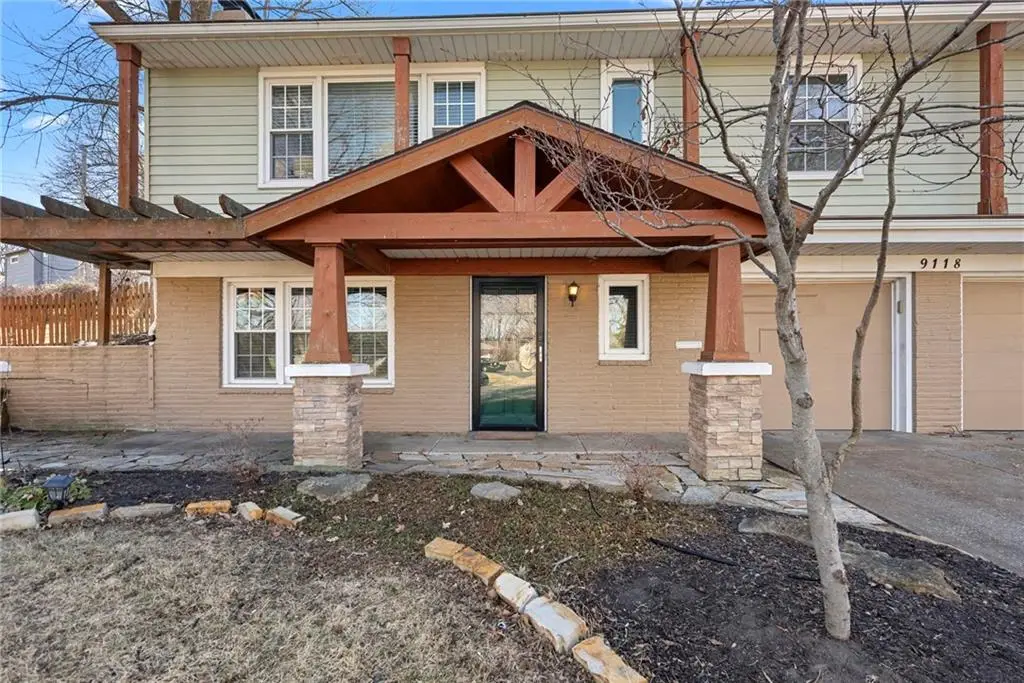 9118 Bel Air Circle, Overland Park, KS 66207 - Image #1