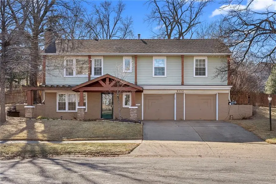 9118 Bel Air Circle, Overland Park, KS 66207 - Image #2