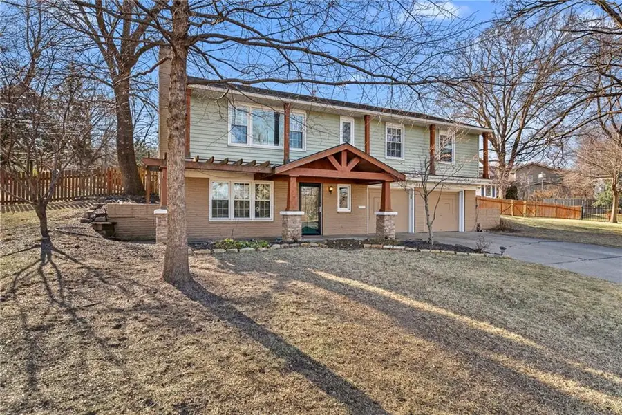 9118 Bel Air Circle, Overland Park, KS 66207 - Image #3