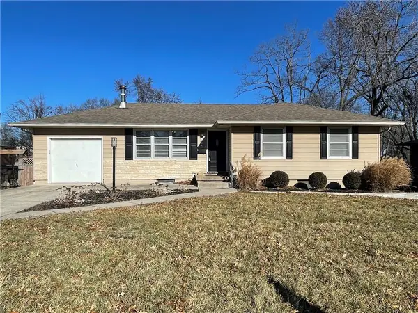 602 SE 4th Terrace, Lee's Summit, MO 64063