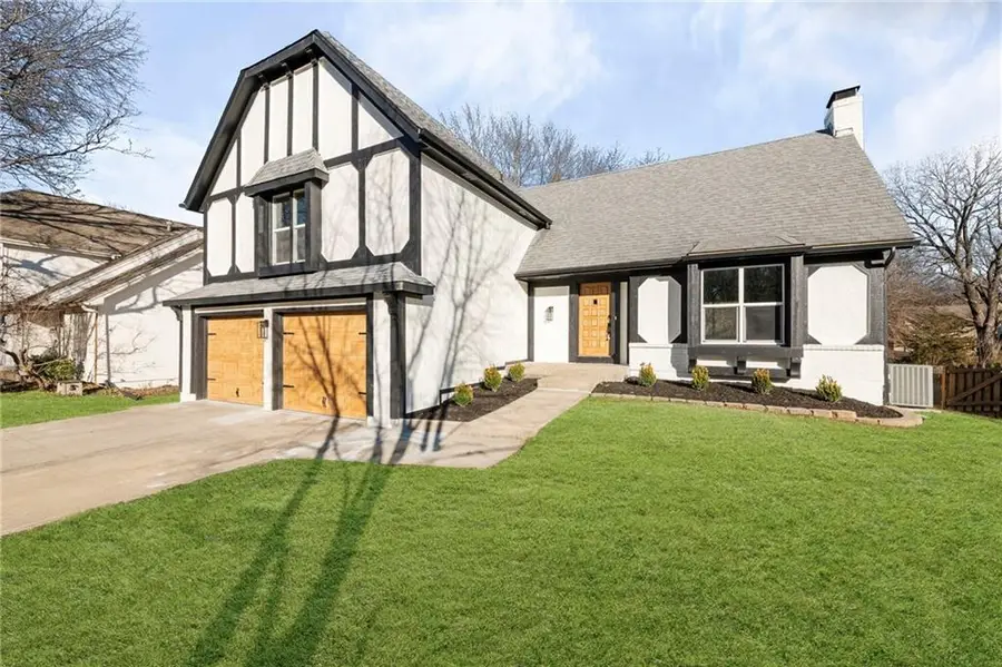 14417 S Locust Street, Olathe, KS 66062 - Image #2