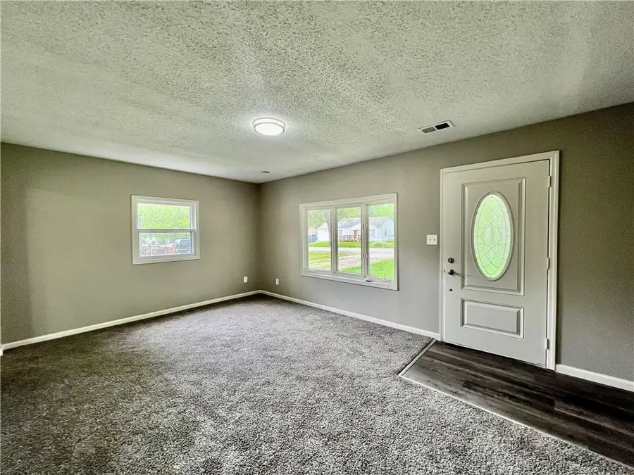 8416 Greenwood Road, Raytown, MO 64138 - Image #3