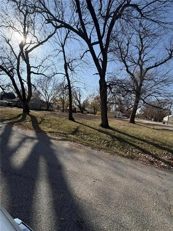 325 N Delaware Avenue, Columbus, KS 66725 - Image #3