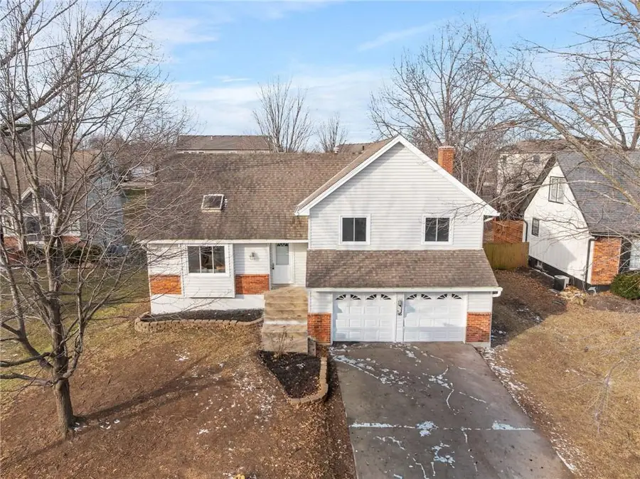 409 S Chambery Drive, Olathe, KS 66061 - Image #2