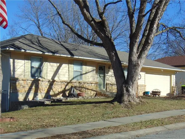 1104 Halsey Terrace, Harrisonville, MO 64701