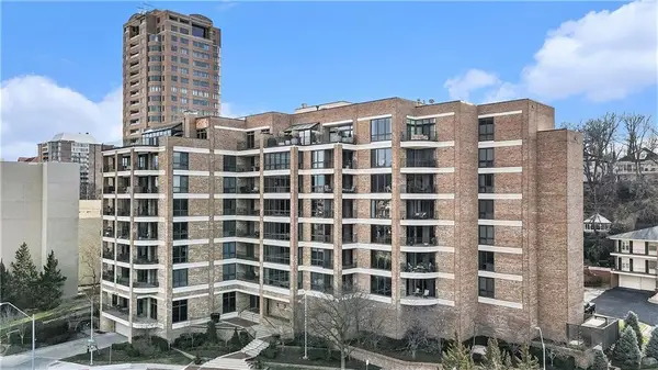 433 Ward Parkway #2s, Kansas City, MO 64112