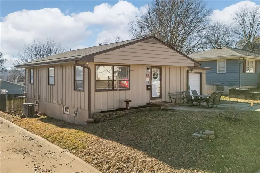 2406 Edmond Street, Saint Joseph, MO 64501 - Image #2