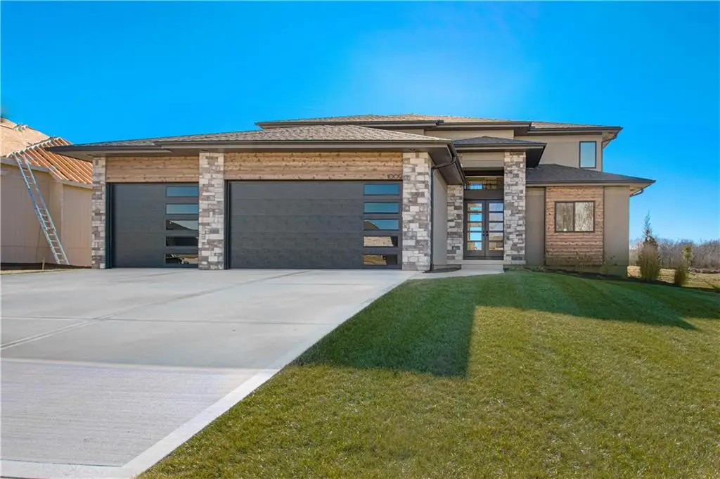 1009 Wilds Parkway, Greenwood, MO 64034 - Image #1