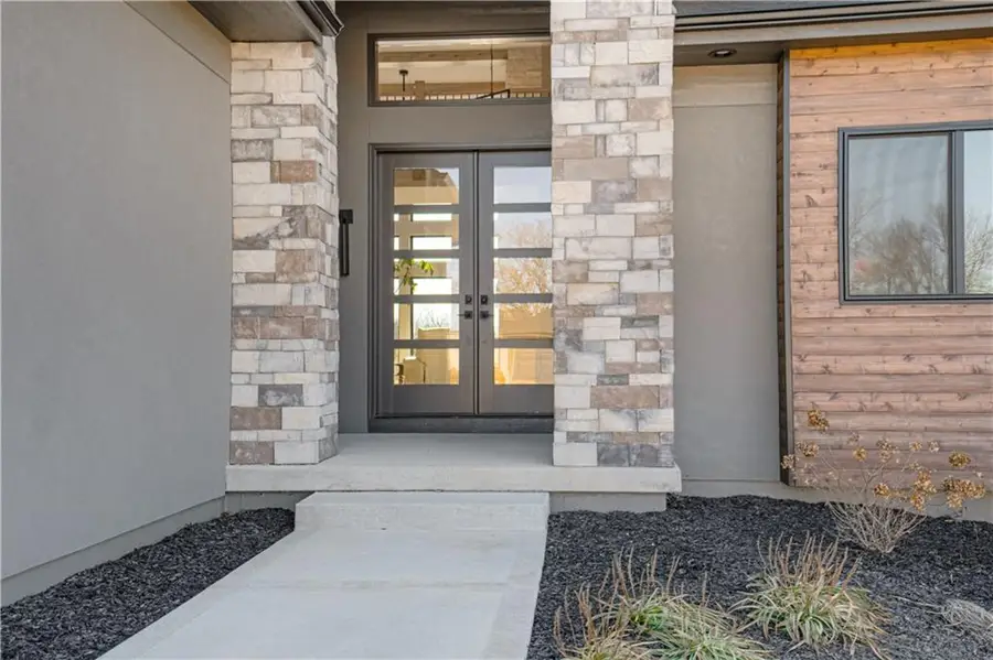 1009 Wilds Parkway, Greenwood, MO 64034 - Image #2