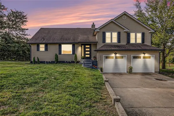 30495 W 95th Street, De Soto, KS 66018