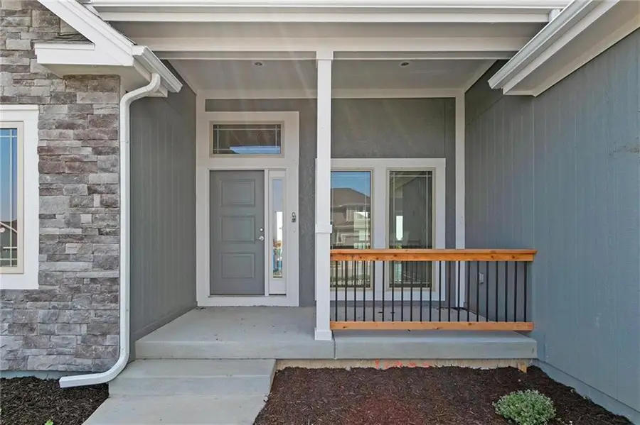 11116 N Bristol Avenue, Kansas City, MO 64156 - Image #2