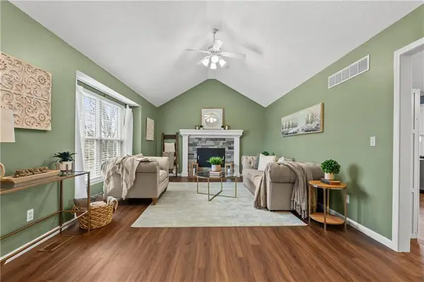 2617 NW Richard Drive, Blue Springs, MO 64015