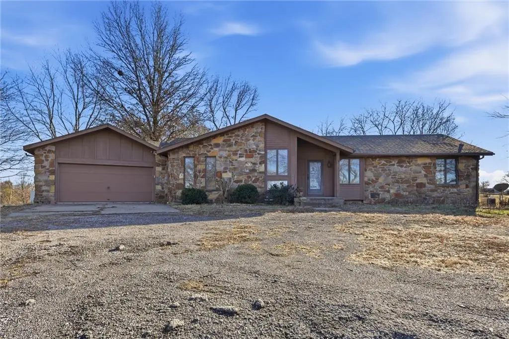 5725 Malcolm Lake Road, Edgerton, MO 64444 - Image #1